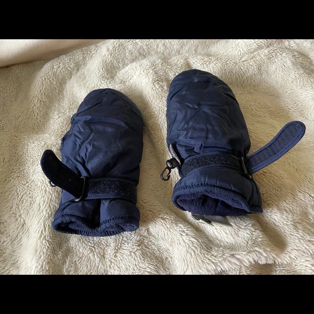 Gap navy blue kids L/XL mittens. Good for skiing/winter/ snowball fights